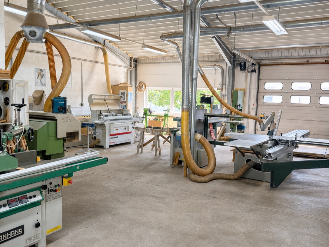 Werkstatt der Tischlerei Crölle mit Holzbearbeitungsmaschinen